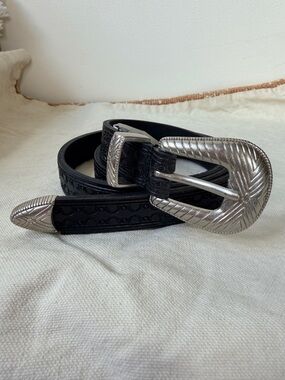 NWT Lucky Brand embossed black 100% leather belt with silver buckle